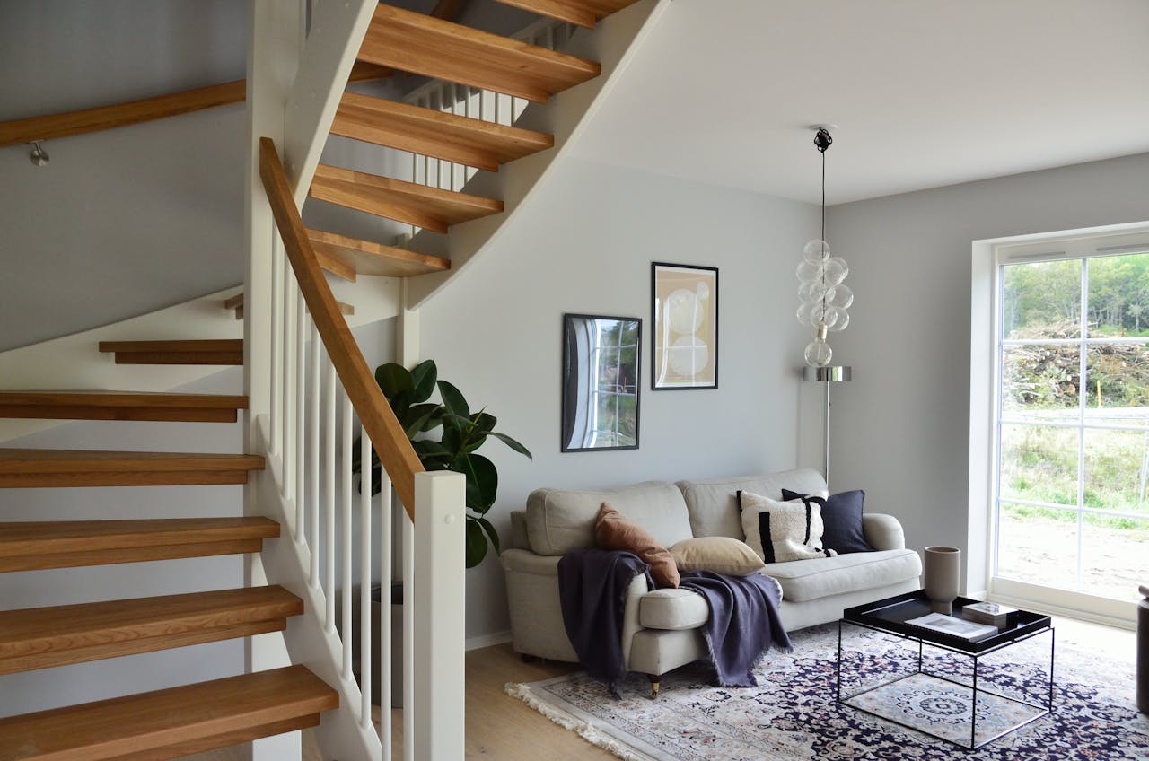 Réussir la rénovation de votre escalier en bois
