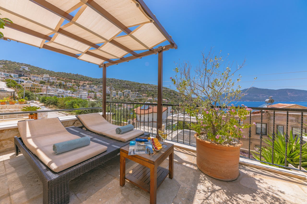 transformer votre terrasse en oasis avec des grands pots inspirants