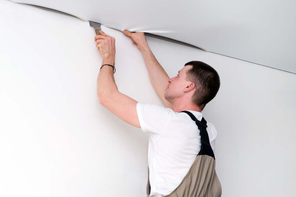 dissimuler un plafond endommagé dans la maison