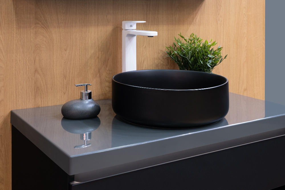 Plan vasque noir pour la salle de bain