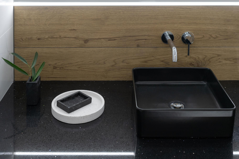 Plan vasque noir pour votre salle de bain