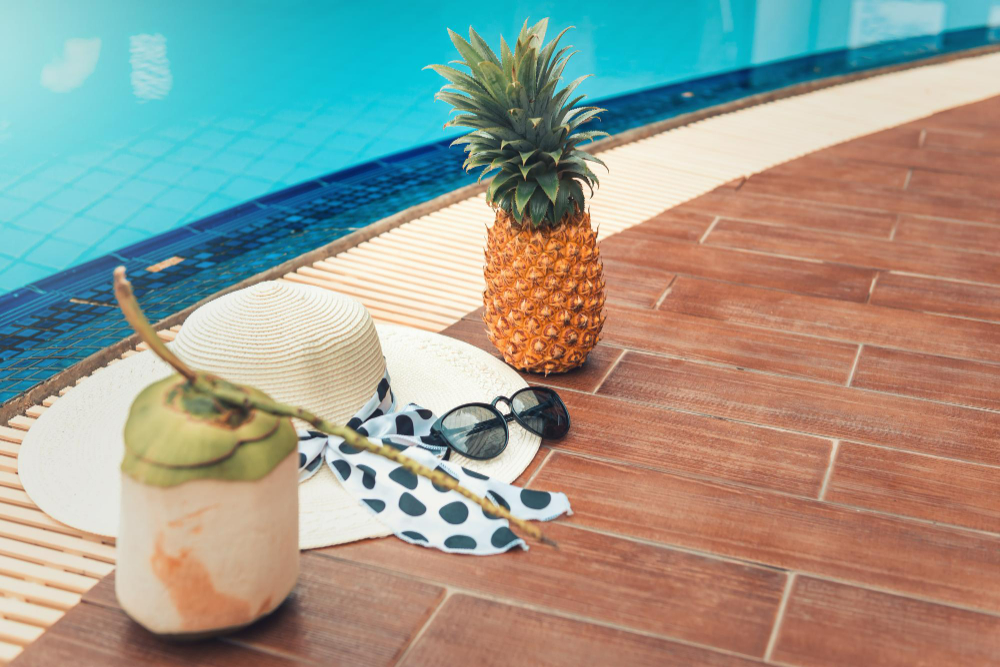 Guide pratique pour sélectionner le carrelage parfait de votre terrasse de piscine