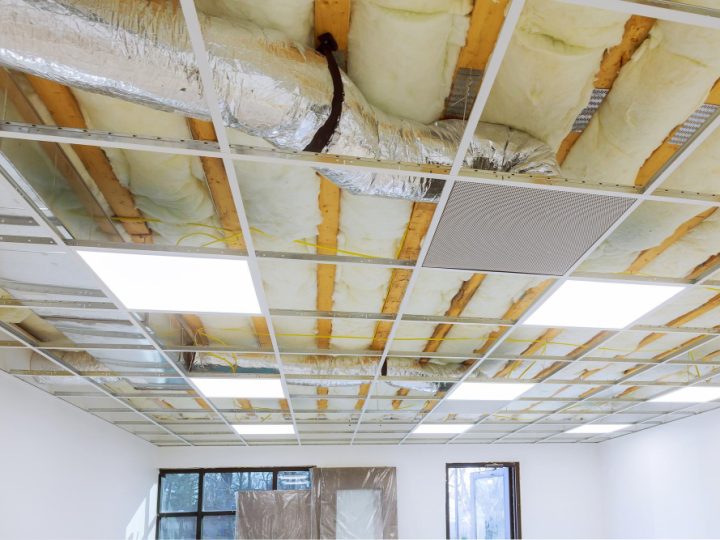 Astuces pour réussir l'isolation d'un plafond dans une maison