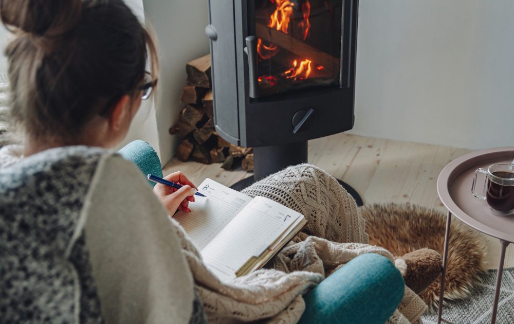Comment faire un feu de cheminée facilement et le garder longtemps